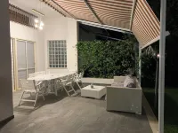 Villa with garden, 300 m from the beach, indoor parking, air conditioning.