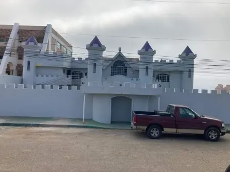 Ocean View Castle 15 min walking distance to the beach.