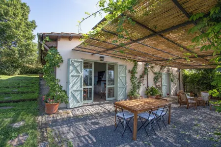 Vacation apartment Glicine - Vigna Luisa Resort - Close to Rome Отели рядом с достопримечательностью «Professional Growing Grow Shop a Genzano di Roma (RM)»
