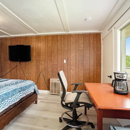 Palmerston Lake Motel