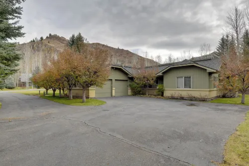 Family-Friendly Home ~ 2 Mi to River Run Day Lodge - spa