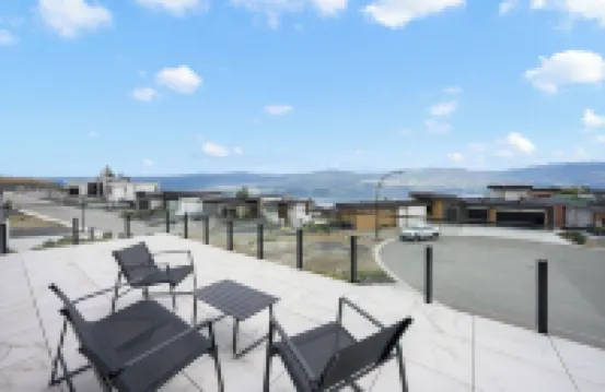 Lake views, Pool & Retreat Backyard patio + BBQ!