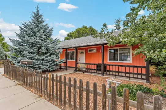 Lower Rates!  the Grand Canyon Orange Blossom -Downtown with A/C.