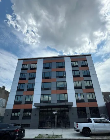 Hotel Brooklyn Mirage Отели рядом с достопримечательностью «Бруклинский ботанический сад»