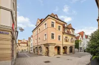 Self-check-in apartment with high-speed WiFi and free parking in the city center