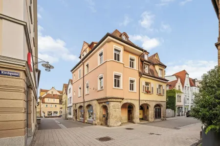 Self-check-in apartment with high-speed WiFi and free parking in the city center