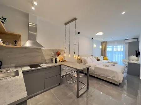 Kono Studios & Suites Отели рядом с достопримечательностью «Университет Аристотеля в Салониках»