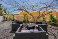 Large, bright and quiet with terrace, 3 bedrooms, 3 bathrooms, wifi.