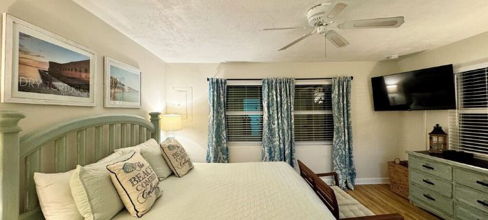 Best! 2Br/2BA /w Private Pool. 37.5" Dockage/Voted Best Backyard in Kcb 11th ST. โรงแรมในมาราธอน