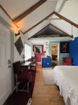 The Red Cottage ~ 5 Min. Stroll to Historic St. George Street - on Site Parking