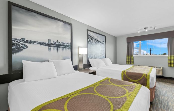 Super 8 by Wyndham Saskatoon Near Saskatoon Airport