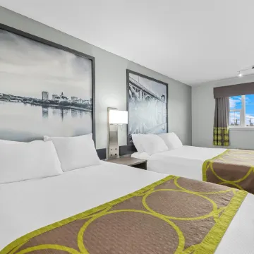 Super 8 by Wyndham Saskatoon Near Saskatoon Airport