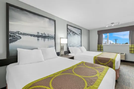 Super 8 by Wyndham Saskatoon Near Saskatoon Airport