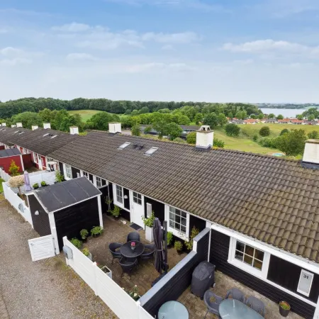 "Isbiorn" - 300m from the Sea
