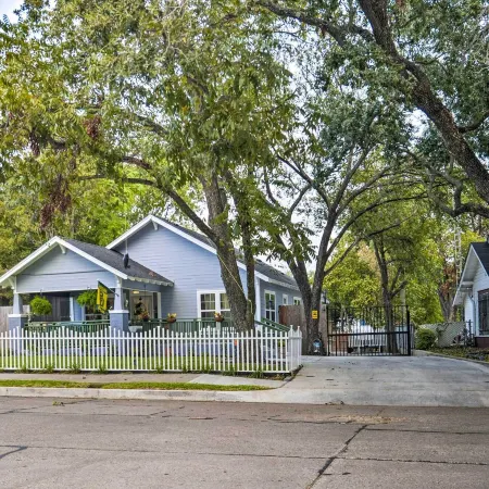 Waco Bearadise Bungalow 2 Mi to Magnolia Market!