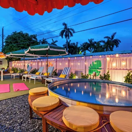 CowboyPool, MiniGolf, Arcade, Firepit, PingPong! Hallandale Beach Gem Отели в г. Халландейл Бич