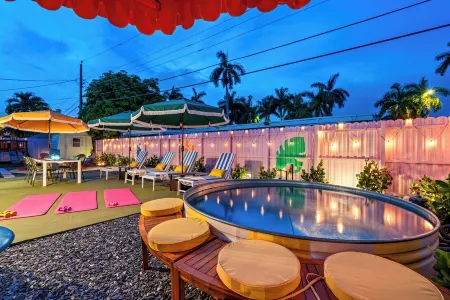 CowboyPool, MiniGolf, Arcade, Firepit, PingPong! Hallandale Beach Gem