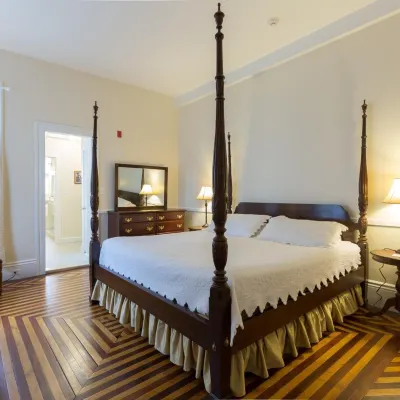 The Salem Inn Hotels near Salem Station