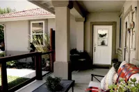 Entire Casita and Cal king bed, sofa bed and kitchen just minutes from Temecula.