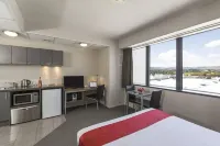 Quality Suites Central Square Hotels near The Plaza
