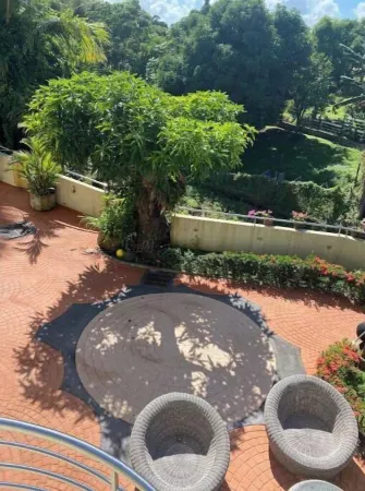 Loft ideally located 2 minutes from the Galleria