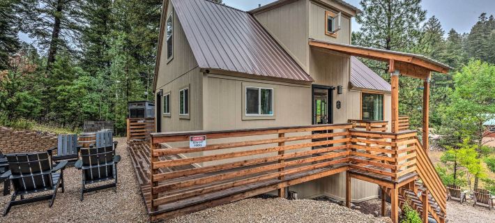 On the Rocks - A Modern Home w/ Decks & Views Hotels in Cloudcroft