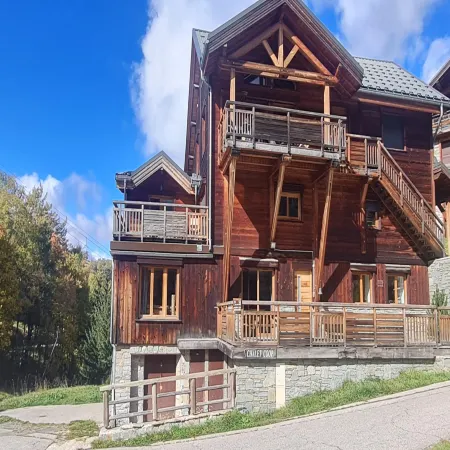Spacious Chalet Near Ski Slopes