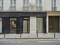 Charming apartment Center  of Paris โรงแรมใกล้จัตุรัสปลาซโดฟีน