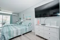 Condo 123 Cozy 1-bedroom condo in charming Cedar Key with WiFi, AC Salt Marsh Cottage附近的飯店