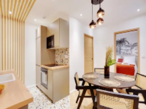 Magnificent Apartment 1BR/4P - Arc de Triomphe 塞納河畔訥伊酒店