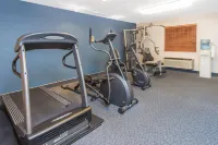 Ramada by Wyndham Springfield North - gimnasio