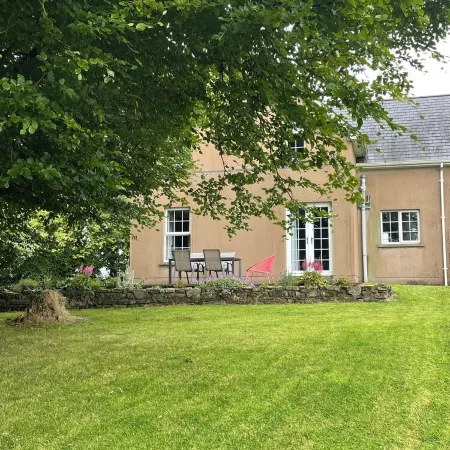 Stylish secluded cottage with beautiful views
