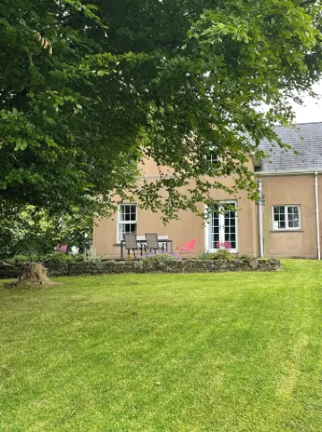 Stylish secluded cottage with beautiful views