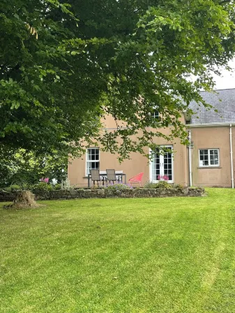 Stylish secluded cottage with beautiful views Отели в г. Ома