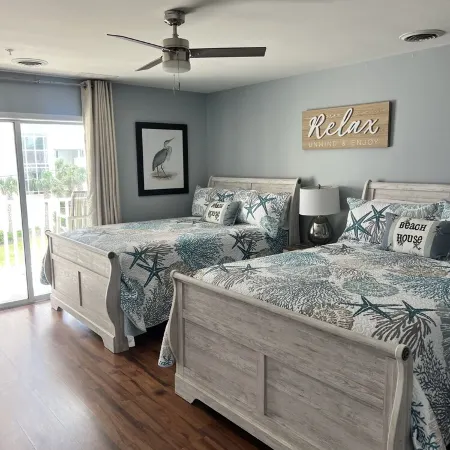 Tropical paradise.Luxury Villa, beautiful decor, steps to beach. Pool/ hot tub.