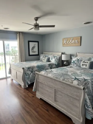 Tropical paradise.Luxury Villa, beautiful decor, steps to beach. Pool/ hot tub.