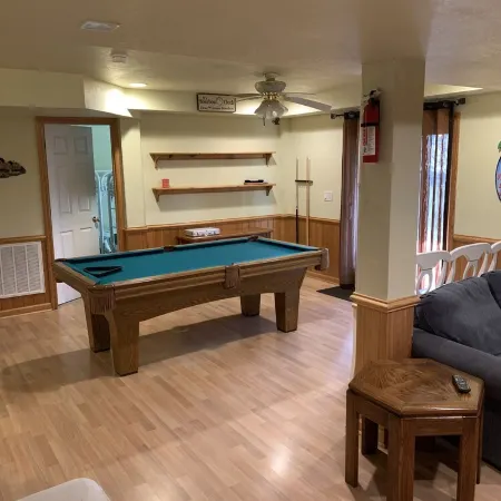 7 bdrms, private pool, hot tub, ocean view, sunset/sunrise views, multiple decks