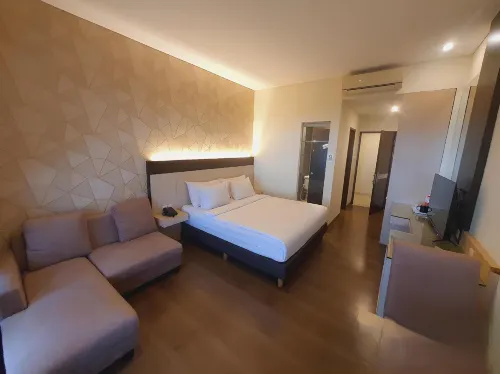 Puri Wisata Hotel فنادق في Baturraden