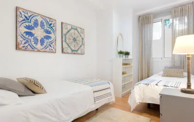 Modern Apartment Close to Malagueta Beach. Reding 馬拉加住宿飯店