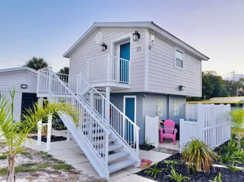 Cottage 23: The Lighthouse - Waterfront Lodging in Downtown Tavares, FL