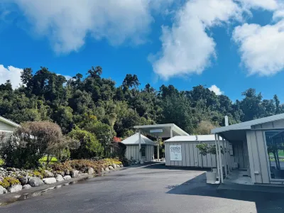 Franz Josef Oasis Hotels near Air Safaris Franz Josef Scenic Flights