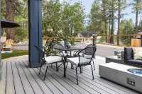 Spacious Studio, Large Deck w/ Firepit, couch and seating; Huge shower