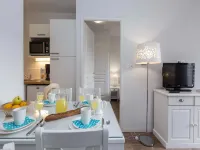 Lakeside Stay w/ Terrace Hotels in Hourtin