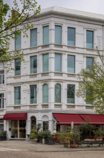 Hotel Pilar Hotels near Het Zuid
