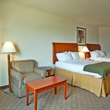 Holiday Inn Express & Suites FAIRFIELD-NORTH by IHG