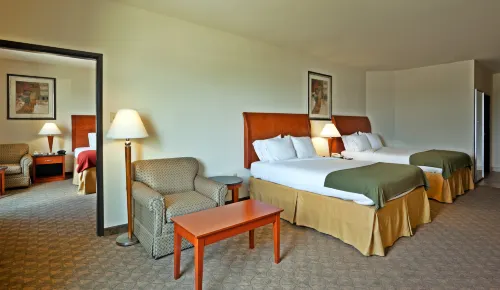 Holiday Inn Express & Suites Fairfield-North Hotels in Fairfield