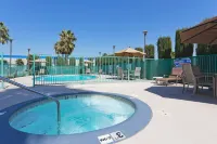 Holiday Inn Express BAKERSFIELD by IHG - Hot Tub