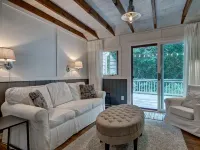 Broadleaf Cottage in Mirror Lake Area of Highlands Hotels in Highlands