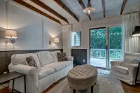 Broadleaf Cottage in Mirror Lake Area of Highlands