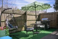 The Maiden Voyage: Themed,Steps to Forsyth,King Bed,Grill,Games,Picnic Basket - Bungalow